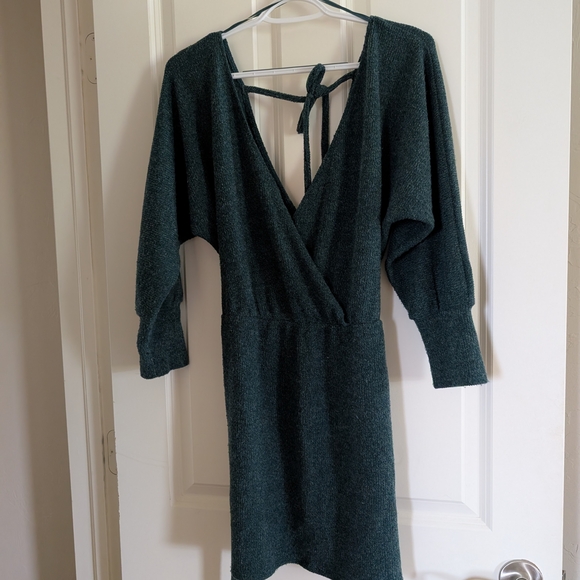 Green 3/4 Sleeve V-Neck Sweater Dress for Casual Wear - Picture 1 of 4